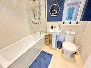 Longbank Court Rossmore